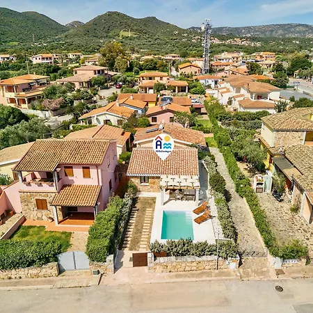 With Private Pool In Just Few Minutes From La Cinta - San Teodoro (Sardinia)
