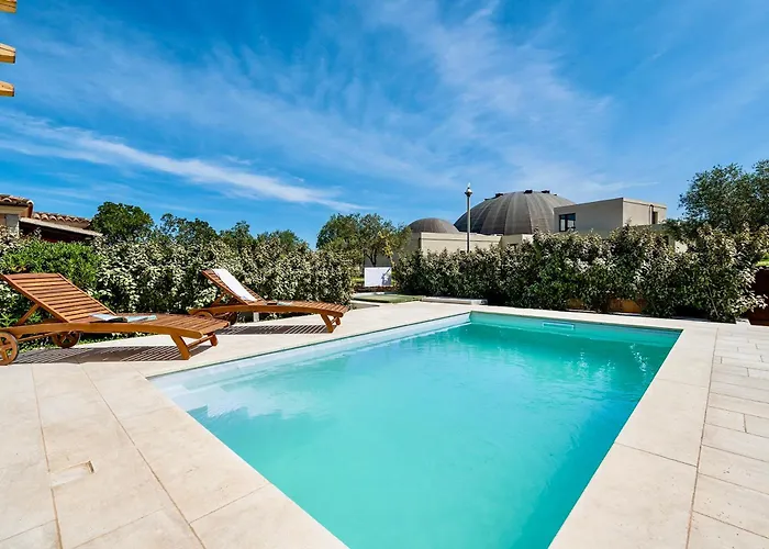 With Private Pool In Just Few Minutes From La Cinta - *