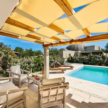 With Private Pool In Just Few Minutes From La Cinta - San Teodoro (Sardinia)